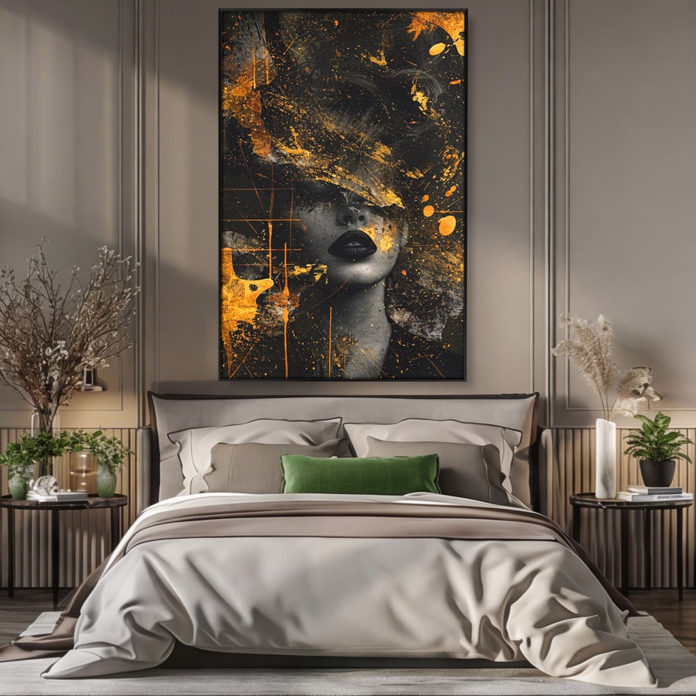 Tablou canvas cu tablou canvas cu portret feminin si pete aurii, in rama de aluminiu negru, pe perete intr-un dormitor